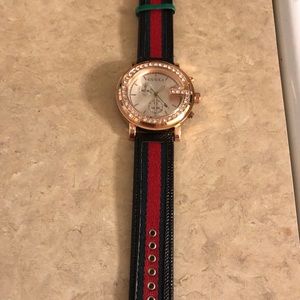 Luxury watch perfect to give a present #Gucci